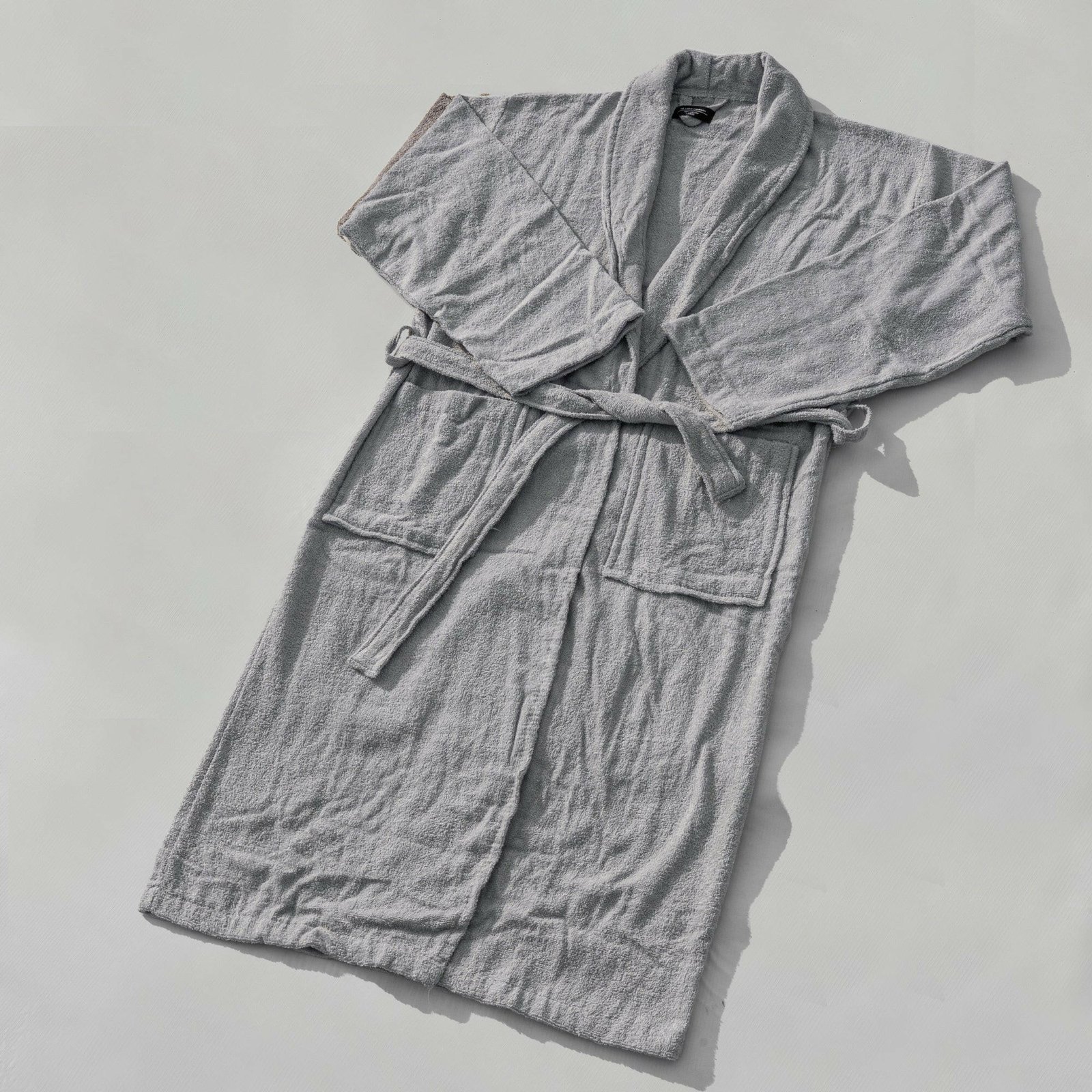 light-grey-collared-bathrobe-625196.jpg
