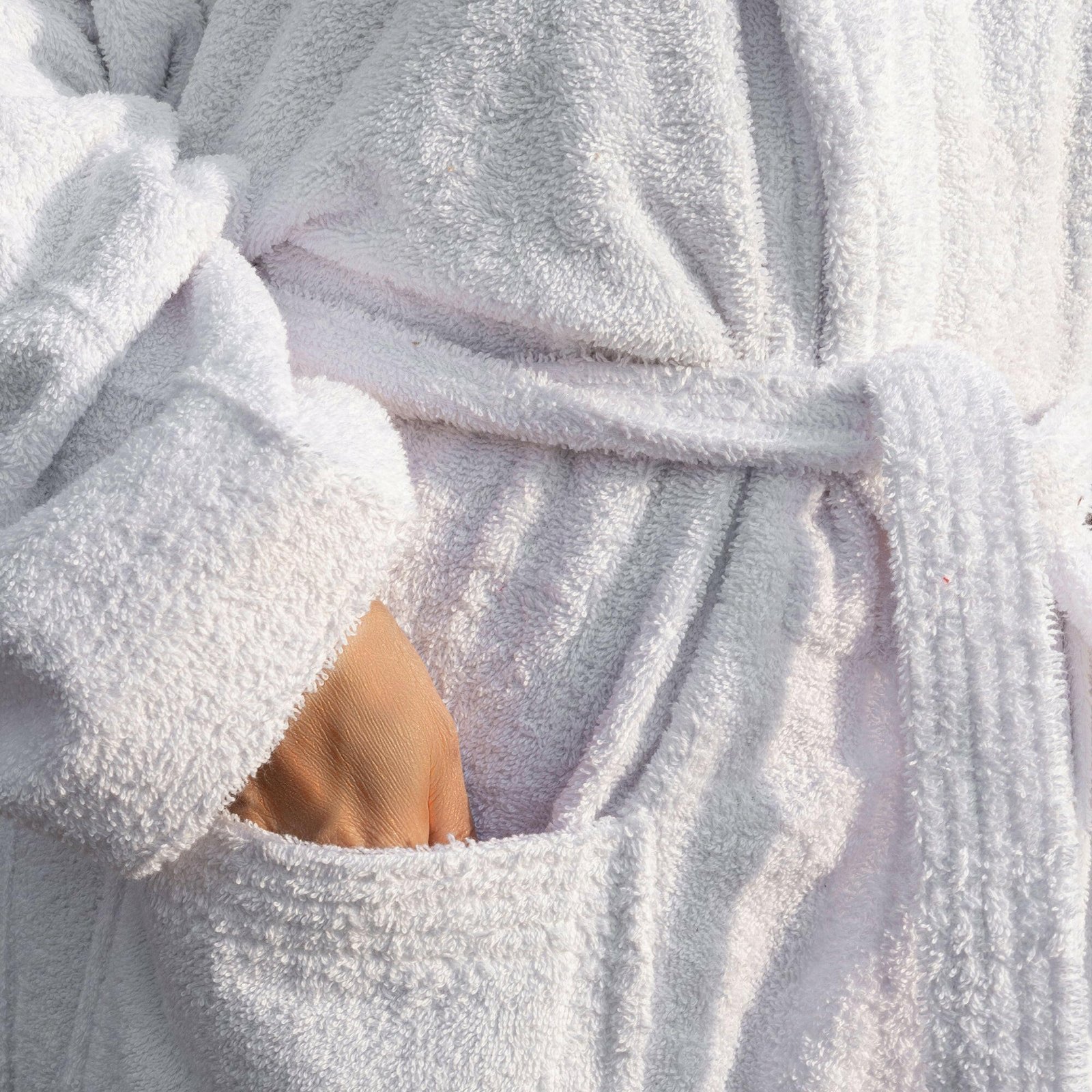 white-collared-bathrobe-148047.jpg